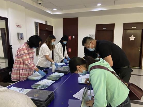 昆明市司法局完成集中领取2020年《法律职业资格证书》工作